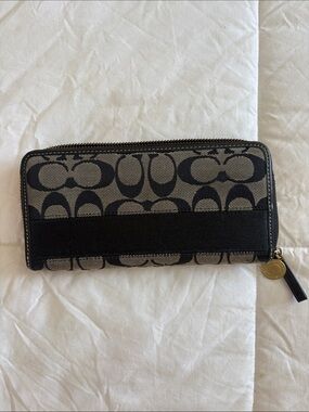 Coach Signature Zip Around Wallet Jacquard Monogram Vintage 2000’s